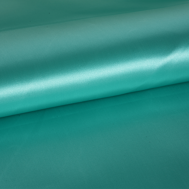 50/75 kiiltävä kiertymätön satiini + ohut mela päällä kangas