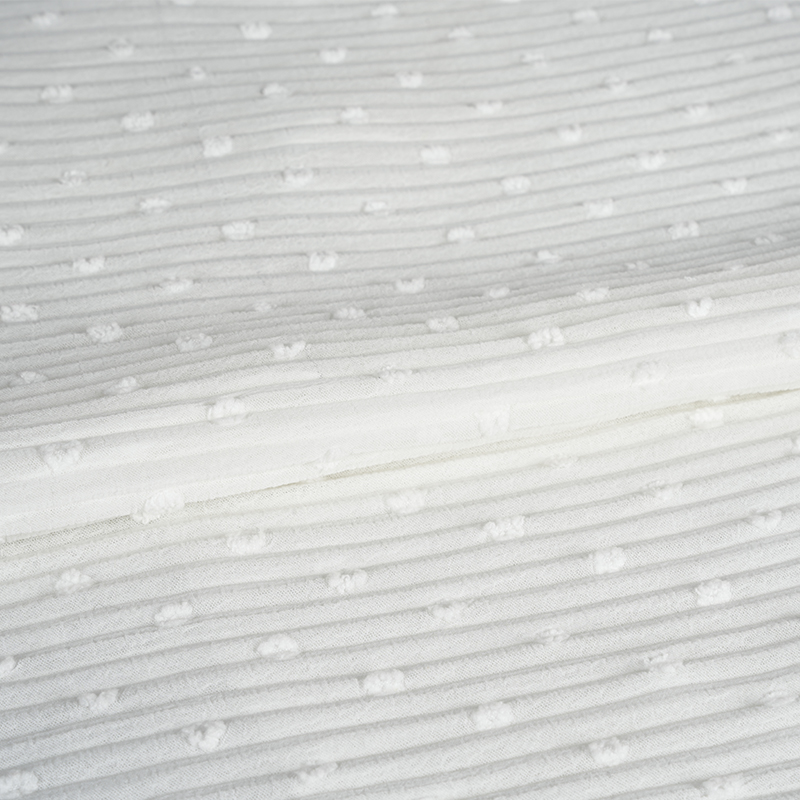 Hampunlehtivaahtoa jäljittelevä polyesterilanka